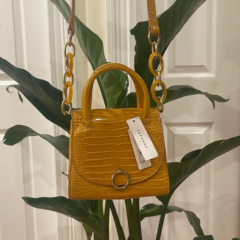small mustard shoulder bag